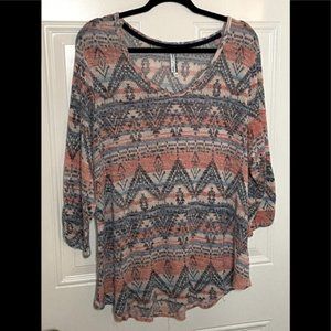 Wallflower Woman’s top Aztec print size 2x